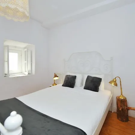 Vintage & In Bairro Alto Лиссабон